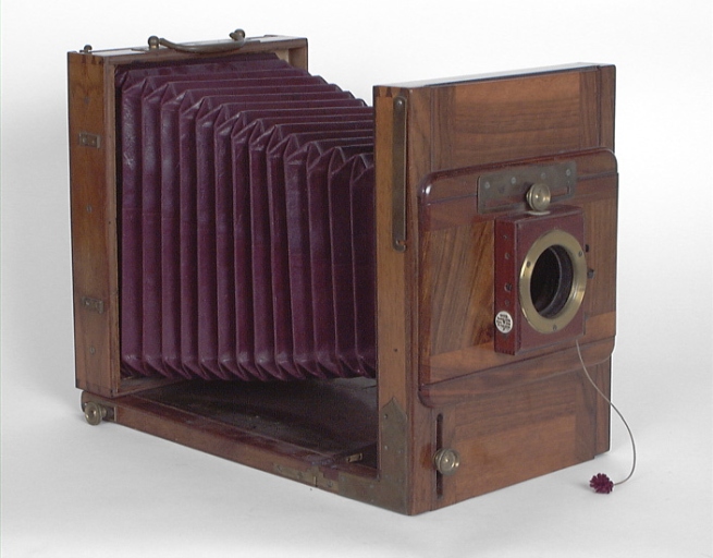 appareil de prise de vue n° 1 : chambre photographique