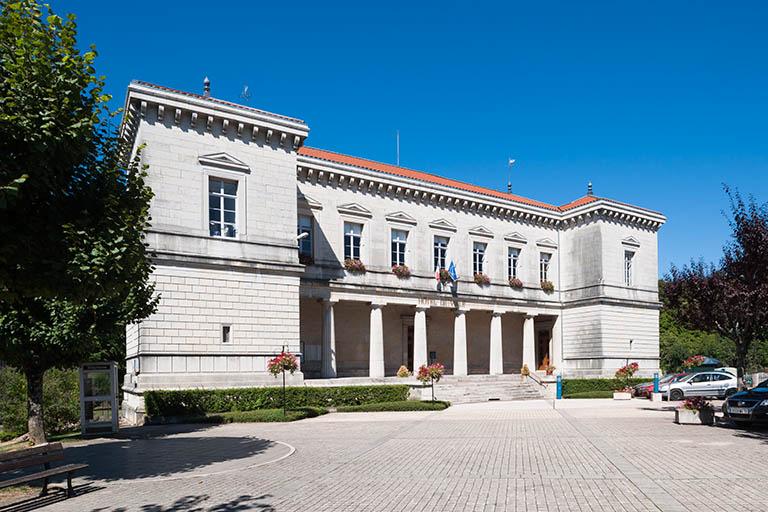 L'architecture civile publique de la commune de Gy