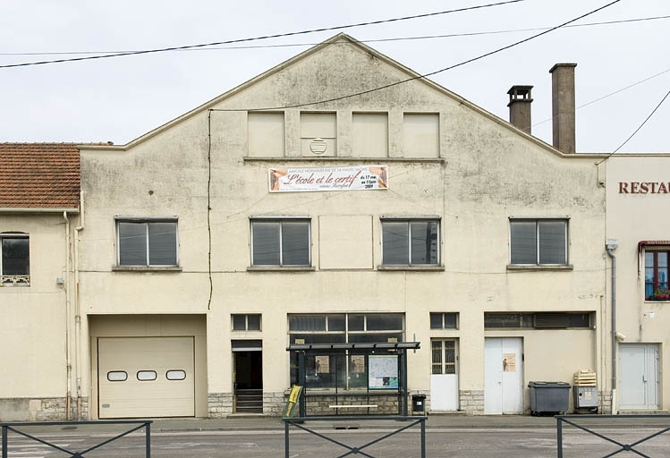 coopérative agricole de la Haute-Saône, puis imprimerie Marcel Bon (IMB), actuellement entrepôt commercial