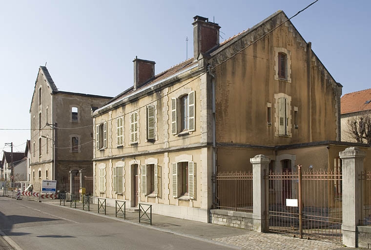 entrepôt commercial (magasin des tabacs), actuellement maison des associations
