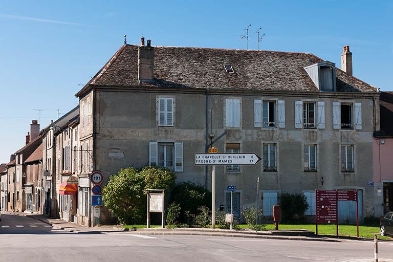 L'architecture commerciale de la commune de Gy