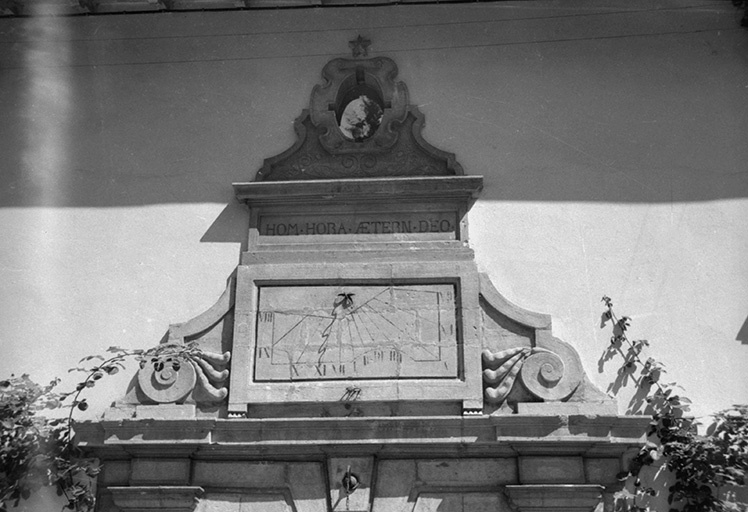 couvent des Augustins, puis distillerie Pernod, puis Parrot et Bazinet, actuellement lycée et collège des Augustins