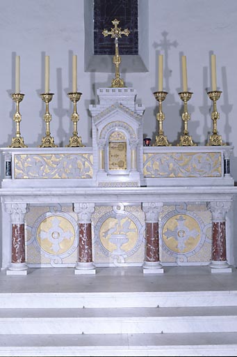 autel, 2 gradins d'autel, tabernacle (ensemble du maître-autel)