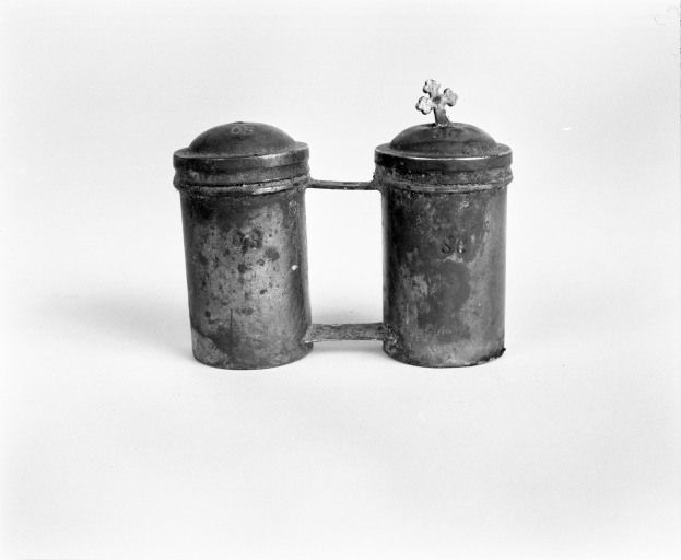 boîte aux saintes huiles