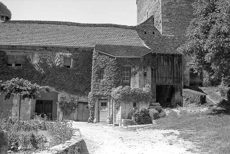 abbaye Saint-Pierre, actuellement église paroissiale Saint-Jean-Baptiste, habitation et musée