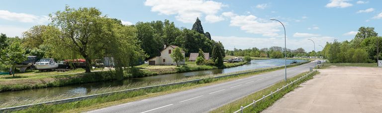 port ; halte fluviale de Bois-Bretoux (canal du Centre)