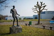 statue