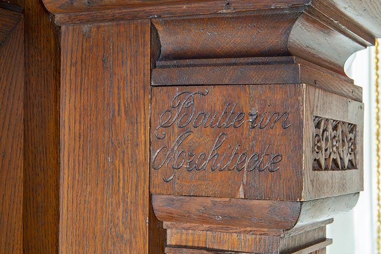 manteau de cheminée de la salle à manger
