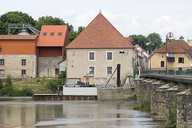 moulin à farine, puis minoterie Barberot, puis Gheerbrant, actuellement centrale hydroélectrique et magasin de commerce