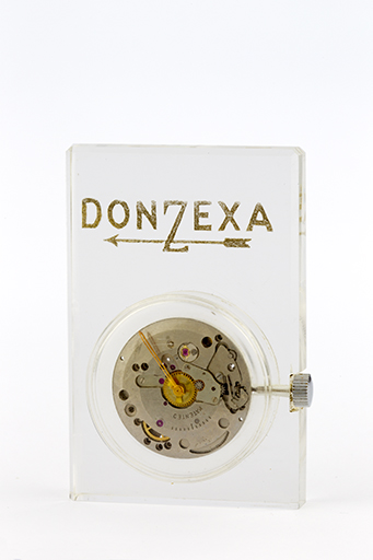 mécanisme d'horloge (mouvement de montre mécanique ETA 2390) et son présentoir Donzexa