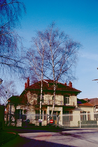 fromagerie industrielle, conserverie dites usines Graf, puis fromagerie Bel