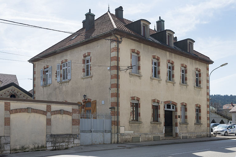 distillerie Deniset Jeune, puis Emile Pernot, actuellement logement