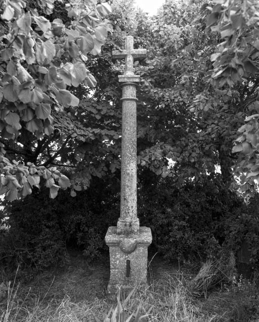 ensemble de trois croix de chemin
