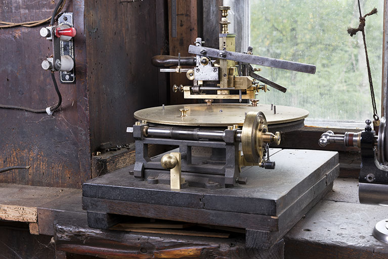 machine à marquer (machine à diviser les cercles)