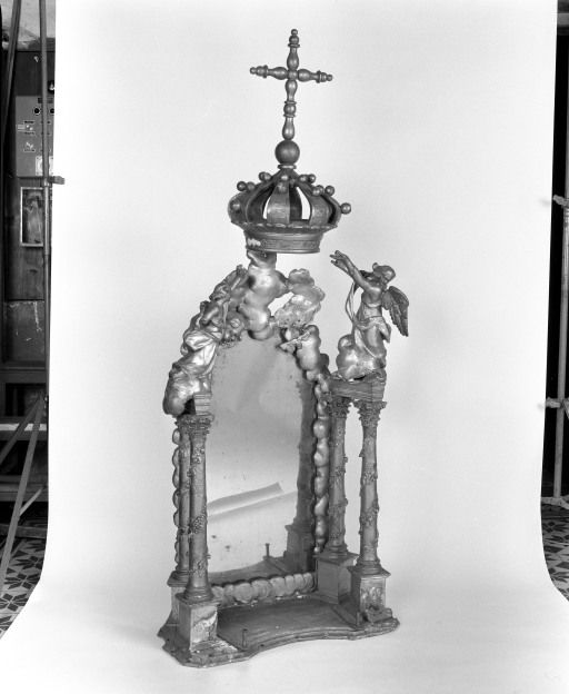 exposition (dais d'exposition)