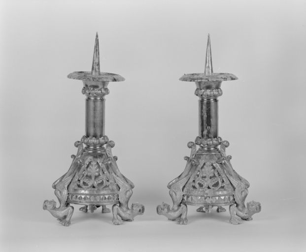 paire de chandeliers d'autel