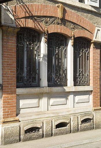 maison, puis imprimerie Barbizet, puis Barbizet-Roux, puis Gilbert Roux, actuellement logement