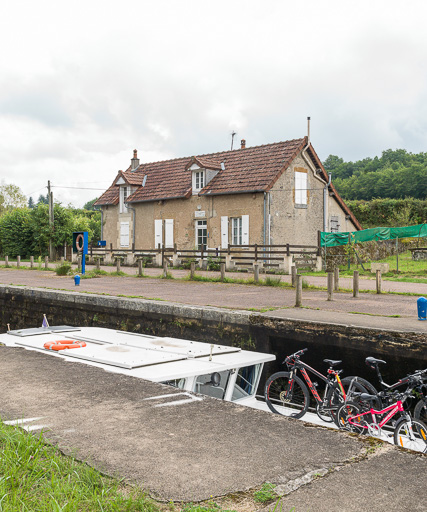 site de l'écluse 17 du versant Seine, dite du champ du Chêne (canal du Nivernais)
