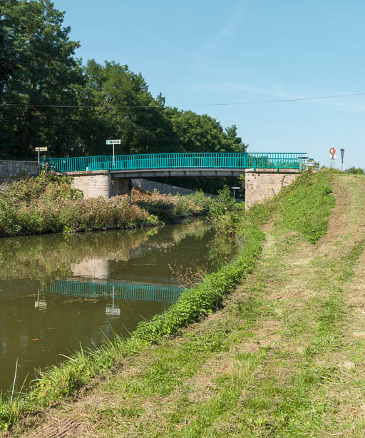 pont routier isolé des Lauchères ou Lochères (canal du Centre)