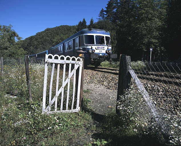 passage à niveau n° 84 (voie ferrée Andelot - La Cluse)