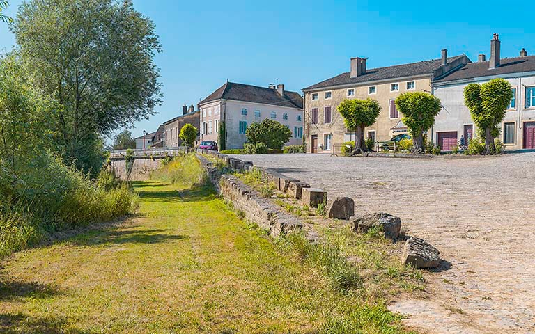 port de Verdun-sur-le-Doubs ; quais du Doubs