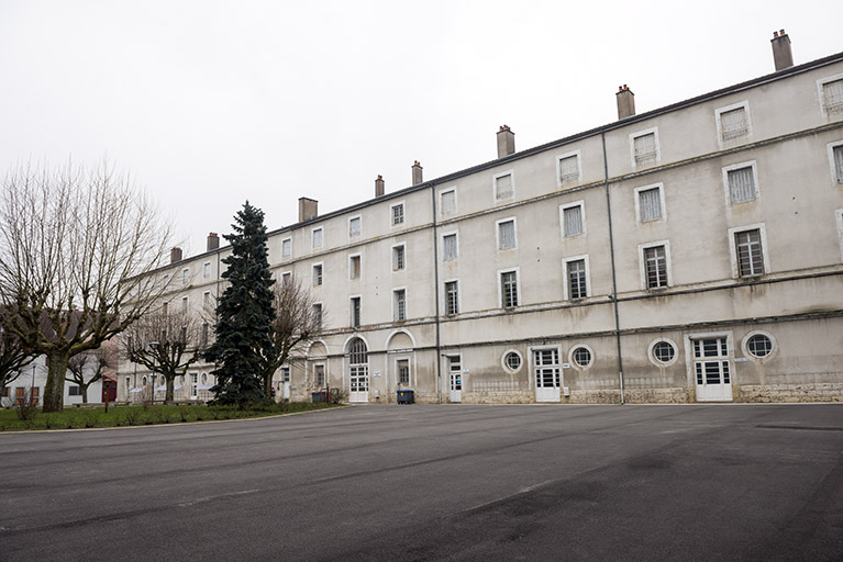 caserne de cavalerie dite caserne Grenier, collège d'enseignement technique, puis lycée professionnel Henri Fertet, lycée des métiers