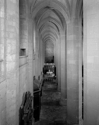 église abbatiale de l'abbaye Saint-Oyend, actuellement cathédrale Saint-Pierre, Saint-Paul et Saint-André
