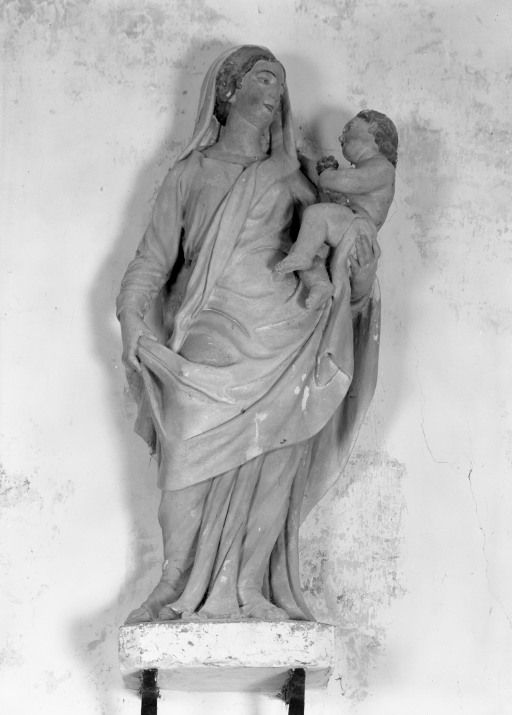 statue (petite nature) : Vierge à l'Enfant (2)