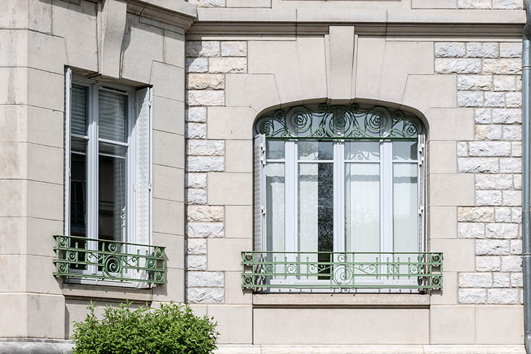 maison (villa Carrel) puis siège de la Chambre départementale d'Agriculture du Doubs, actuellement immeuble de bureaux