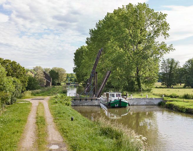 pont mobile, dit pont-levis de Thoury ou de Dirol (canal du Nivernais)