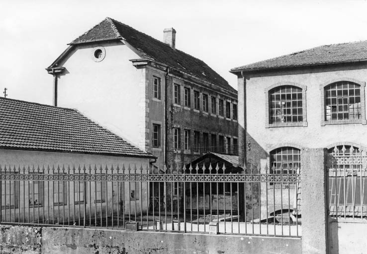 usine d'horlogerie Seydel, puis Japy, puis usine de mécanique de précision des Ets A. Paul Japy, puis usine de petite métallurgie La Bernoise - Ets Wittmer, puis Société Nouvelle Wittmer
