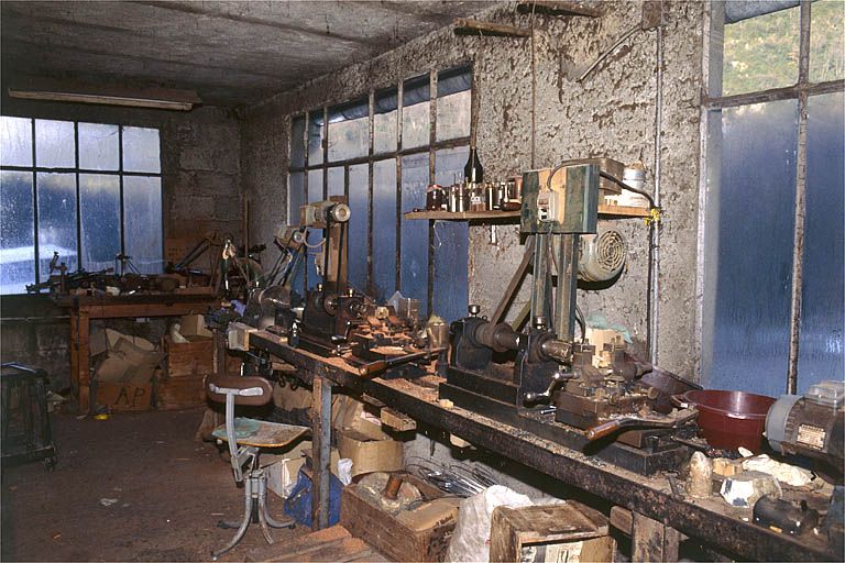 ensemble de l'atelier de montage et de finition des pipes d'Olivier Racine