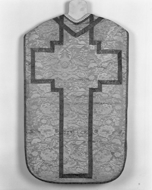 chasuble (ornement rose, ornement)