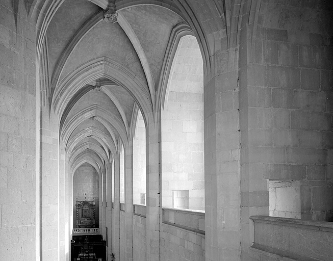 église abbatiale de l'abbaye Saint-Oyend, actuellement cathédrale Saint-Pierre, Saint-Paul et Saint-André