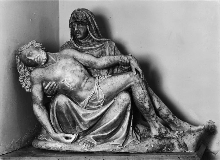 groupe sculpté (demi-nature) : Vierge de Pitié