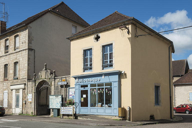 maison 6 rue Armand-Paulmard, puis magasin de commerce, puis bibliothèque