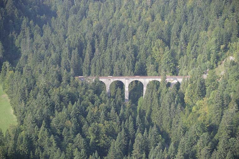 pont ferroviaire, tunnel dit souterrain du Morillon et viaduc du Dombief (voie ferrée Andelot - La Cluse)