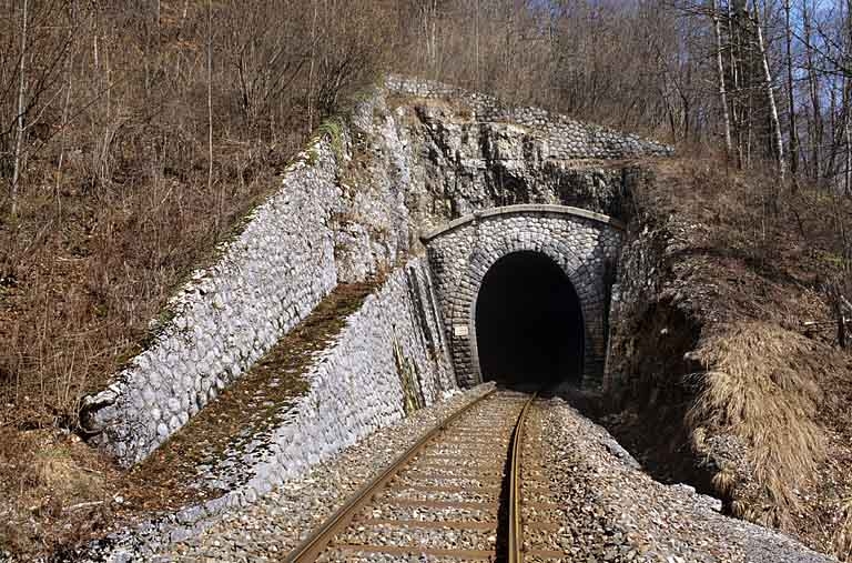 3 tunnels dits souterrains du Grépillon, du Chalet et de Tancua (voie ferrée Andelot - La Cluse)