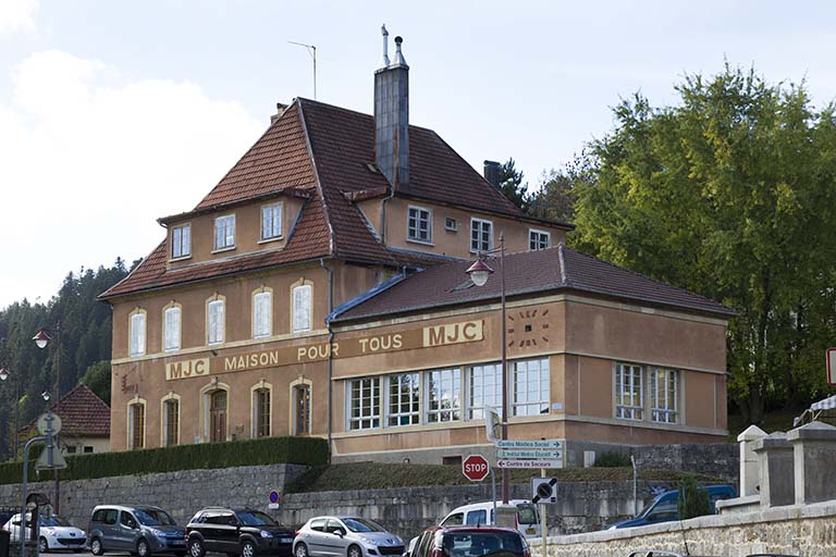 presbytère puis bureau de douane (Bureau de la Garantie), école professionnelle (école d'horlogerie) et centre culturel (Maison des Jeunes et de la Culture)