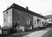 ancien prieuré Saint-Pierre, actuellement maisons d' habitation