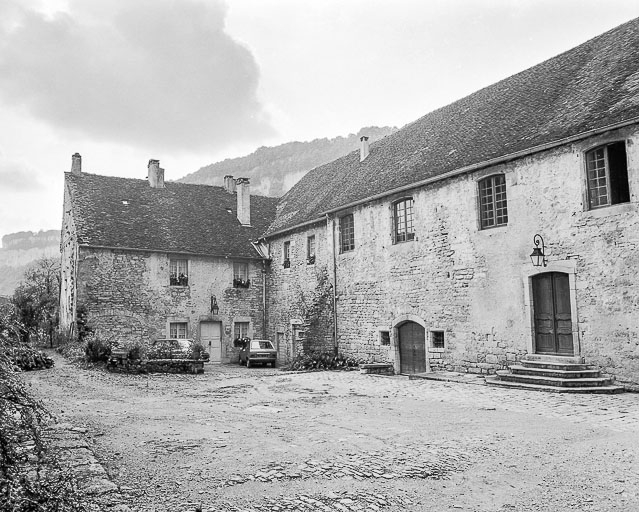 abbaye Saint-Pierre, actuellement église paroissiale Saint-Jean-Baptiste, habitation et musée