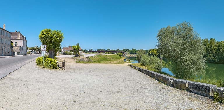 port de Verdun-sur-le-Doubs ; quais du Doubs