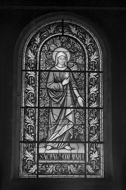 baies 3, 4, 7 et 8 réalisées par E. Thevenot en 1844-1845. Baies 3 et 4 : grandes compositions autour de la Vierge rayonnante, baie 3 : fondation du Rosaire, baie 4 : fondation du Scapulaire. Baies 7 et 8 : grands personnages debout devant un fond damassé, baie 7 : Sacré-Coeur de Marie, baie 8 : Sacré-Coeur du Christ