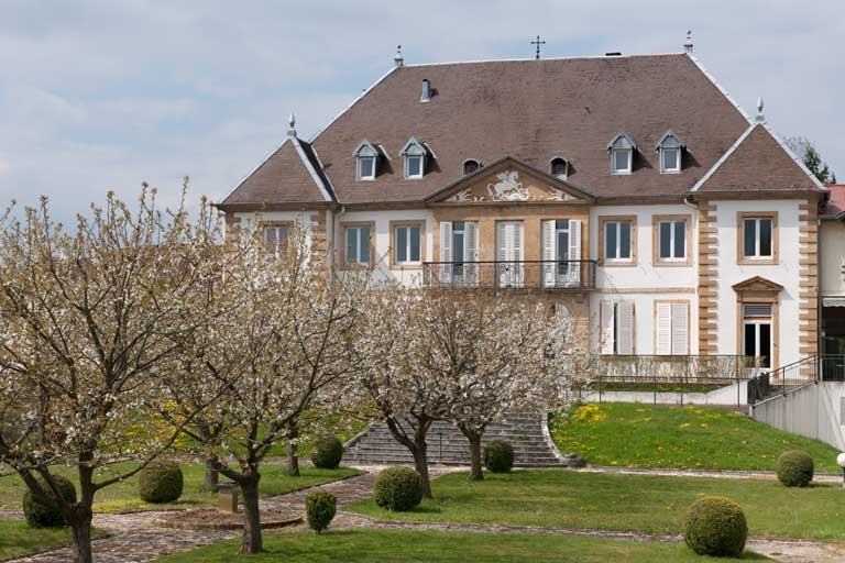 château Vorget puis hospice de vieillards, actuellement maison de retraite