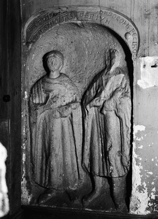 stèle (encastrée)