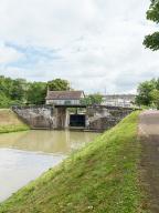 pont sur l'écluse 34 du versant Loire, dite de Vauzelles (canal du Nivernais)