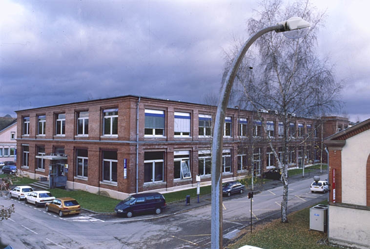 usine textile Dollfus-Mieg et Cie (DMC), puis usine de matériel informatique Bull, actuellement Technopôle