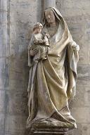 statue (grandeur nature) : la Vierge à l'Enfant