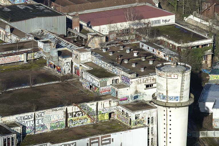 usine à papier de la société des Papeteries Bisontines, usine de fibres artificielles et synthétiques dite usine des Soieries puis de la Rhodiacéta