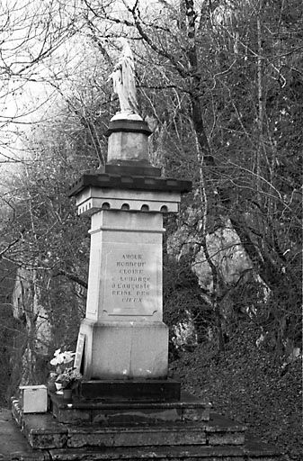 statue : Vierge de l'Immaculée Conception